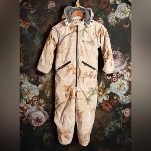 Used Realitree Oaki oakiwear waterproof snowsuit size 8-9